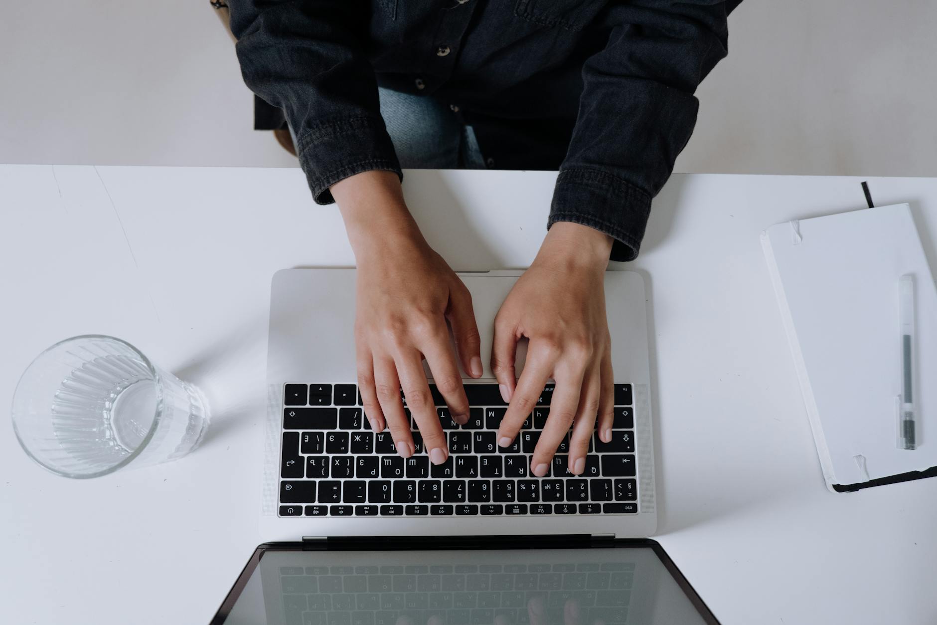 person in black long sleeve shirt using macbook pro